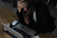 Waarom succesvolle vrouwen thuis toch alles blijven doen