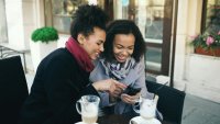 Je vriendinnen beslissen steeds vaker wie je date